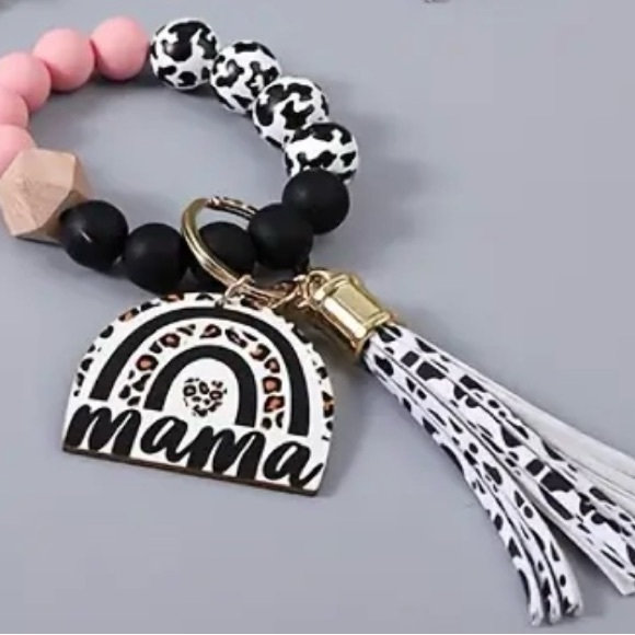 ⭐️Pink and Black Beaded Jewelry with Mama Charm - Picture 2 of 3